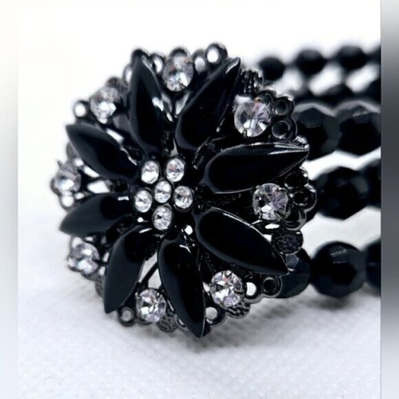 Black Flower Bead Stretch Bracelet - Picture 6 of 6